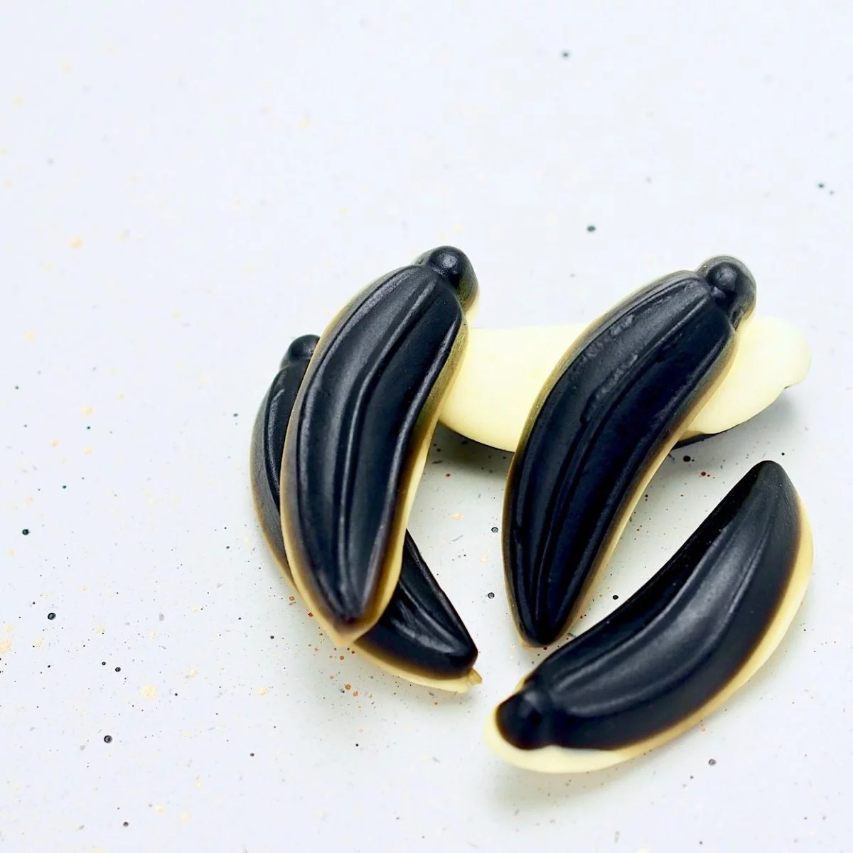 BLACK BANANAS | Jetzt kaufen bei Naschhaus - Naschen wie in Schweden!